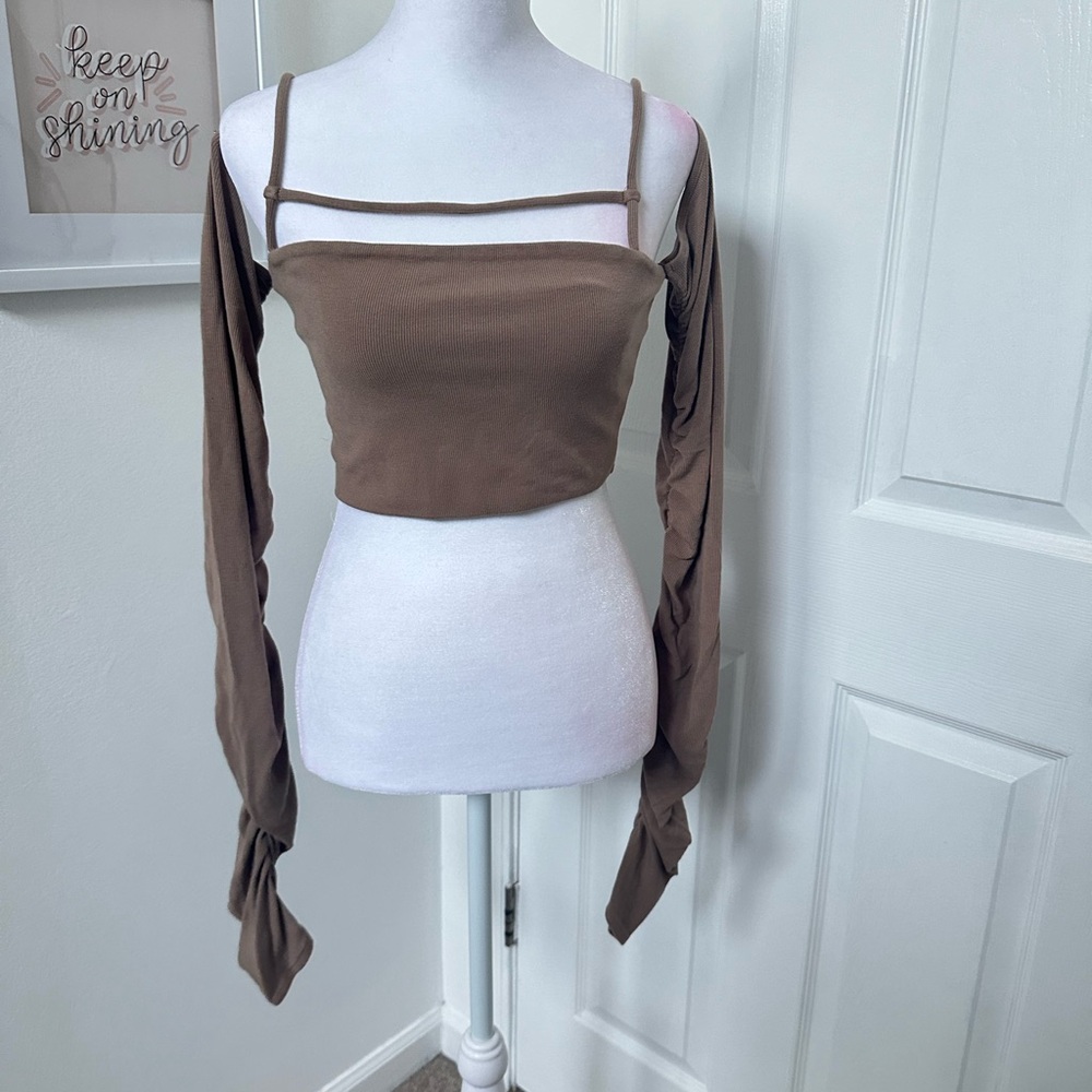 Off The Shoulder Crop Top in Tan / Nude - sz L